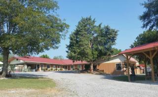 Bay Springs Country Inn & Marina - Centre - 8