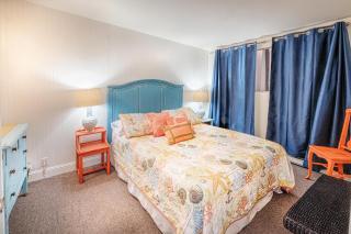 Comfy Cozy Condo Close to Surf Town Center - 7