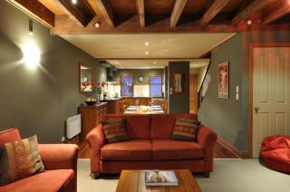 Lansdown Villa Apartments - 6