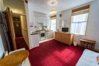 Lyndale Holiday Flats - 7