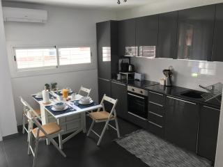 Sunny Flat in Sitges 30 Seconds to Beach, Balcony & Sea Views! - Sitges - 3