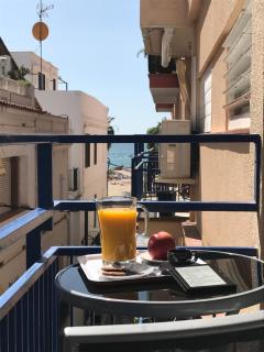 Sunny Flat in Sitges 30 Seconds to Beach, Balcony & Sea Views! - Sitges - 0