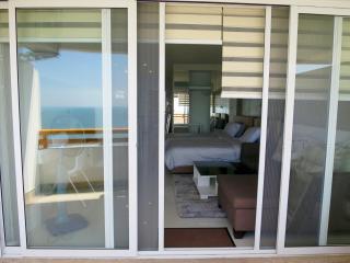 Sunshine Beach Condotel by Lux - Na Jomtien - 1