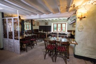 Golden Lion Hotel - 1