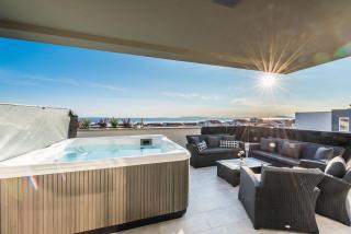 Villa Magnifica Penthouse with Jacuzzi - Novalja - 3