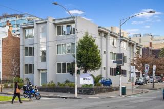 City Edge East Melbourne Apartment Hotel - 9