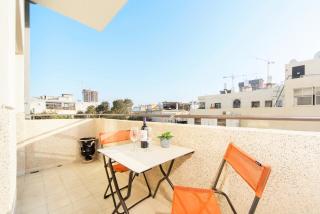 Bright 1BR Apartment w Balcony & Mamad 10 min Walk from Beach by Sea N' Rent - Tel Aviv - 5
