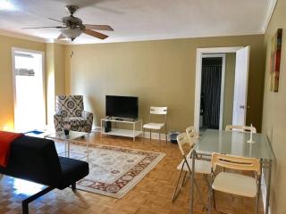 Simple Beauty Downtown Condo Sleeps 4 (14N) - 0
