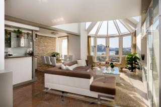 Panorama Dream Home w 3BDR, AC, Garage - Budapest - 4