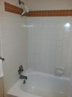 Howard Johnson by Wyndham Santa Cruz Beach Boardwalk - 9