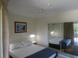 1Bedroom large Resort Apartment with the lot Pools Gym Sauna Lap Pool Fully AC lift Undercover parking Secure - 6