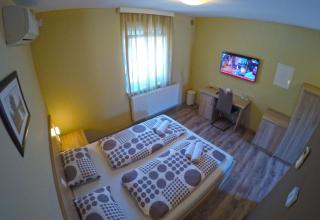 Apartments and Rooms Rea - 8