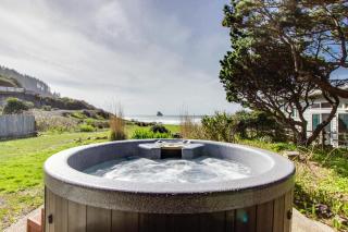Shoreline Cottage Oceanfront Vacation Rental - Cape Meares - 8