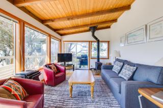 Shoreline Cottage Oceanfront Vacation Rental - Cape Meares - 5