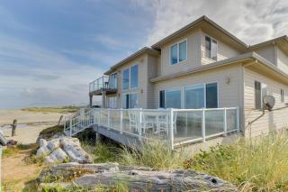 Rockaway Beach Villa - 8