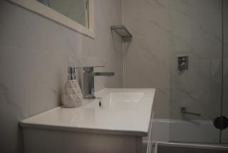 Balcony Retreat Apartment by Ready Set Host - Melbourne - 3