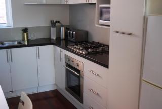 Balcony Retreat Apartment by Ready Set Host - Melbourne - 2