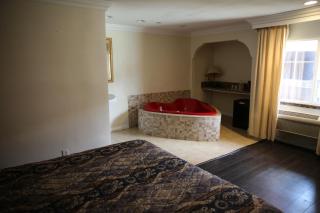 Chateau Inn & Suites - 5