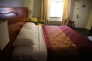 Chateau Inn & Suites - 2