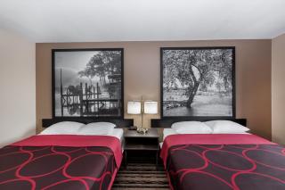 Super 8 by Wyndham Spirit Lake/Okoboji - 3