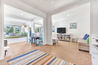 The Little Blue Bach in Oneroa Village by Waiheke Unlimited - Oneroa - 1