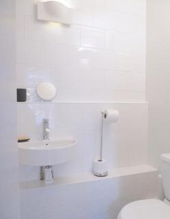 The Art Room Apartment - Cardigan - 1
