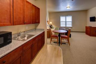 Clarion Hotel & Suites - Williston - 3