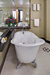 Carnegie Hotel & Spa - Johnson City - 4