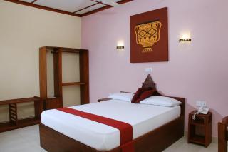 The Triangle Hotel - 8