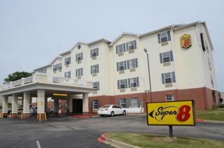 Super 8 by Wyndham Louisville/Expo Center - Louisville - 4