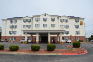 Super 8 by Wyndham Louisville/Expo Center - Louisville - 3