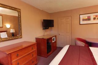 Red Carpet Inn Berlin - 1