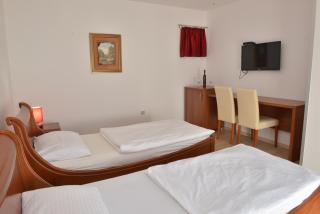 Apartment and Rooms In Club - 1