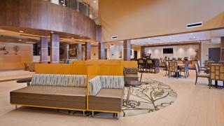 Best Western Plus Franciscan Square Inn & Suites Steubenville - Steubenville - 9