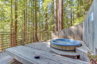 The Redwood House - 5