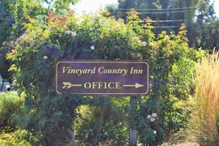 Vineyard Country Inn - St. Helena - 2