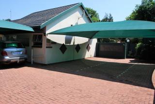 Sleep Eezy Cottages - Benoni - 4