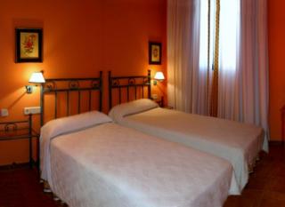 Hotel y apartamentos La Casa Rural - 3