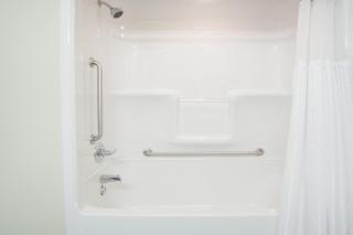 Ramada by Wyndham Estevan - Estevan - 2