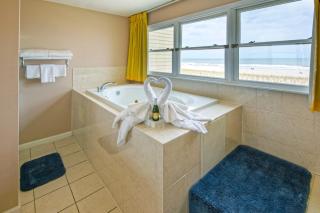 Drifting Sands Oceanfront Hotel - Ship Bottom - 1
