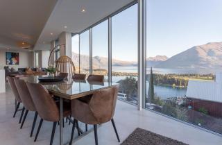Views on Edinburgh, a Relax it's Done luxury holiday home - Queenstown - 0
