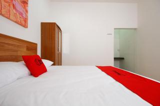 RedDoorz Plus near Plaza Indonesia - Jakarta - 3