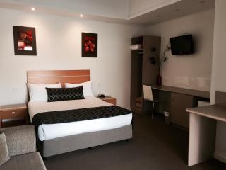 Burkes Hotel Motel - Yarrawonga - 3