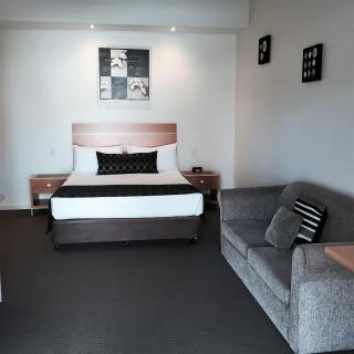 Burkes Hotel Motel - Yarrawonga - 8