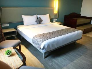 La Lisa Hotel Surabaya - Surabaya - 2