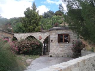Lantana Stone House - Lemona - 0