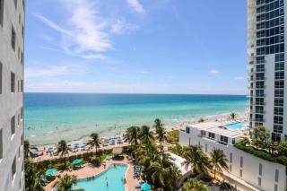 THE TIDES 2 bedrooms 9th floor WE ARE ON THE BEACH! - 9