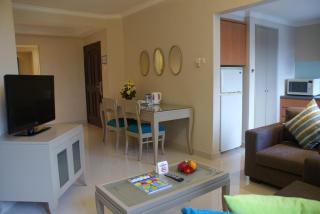 Grand Tropic Suites Hotel - 1