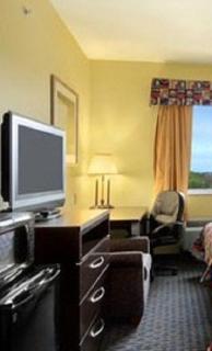 Days Inn & Suites by Wyndham Cleburne TX - 9