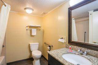 Econo Lodge - Savannah - 8